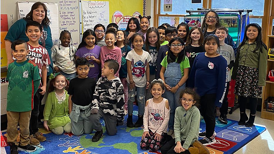 Hear Viewmont Elementary students in Hickory sing Philadelphia Eagles fight  song for player headed to Super Bowl