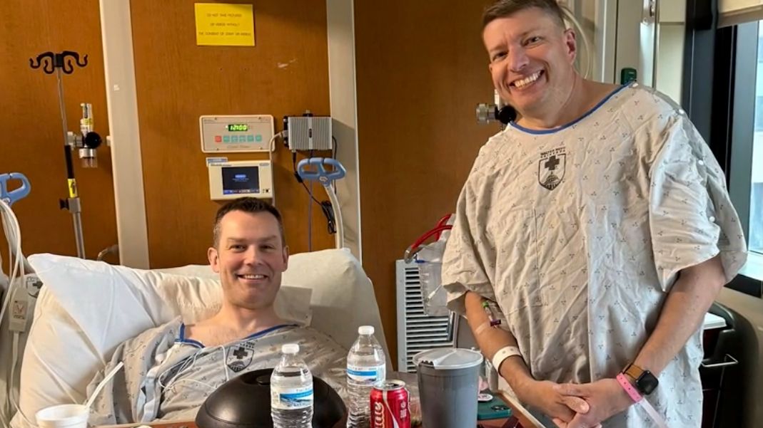 Maj. Mark Osmack at Walter Reed Medical Hospital while donating a kidney to fellow comrade Lt. Col. Brian Lilly. (Courtesy: Mark Osmack)