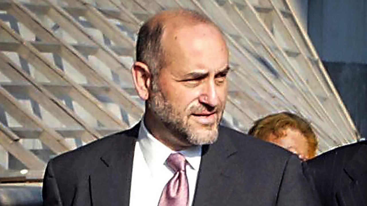 Attorney Mark Pomerantz arrives at Federal Court in New York on Aug. 12, 2002.