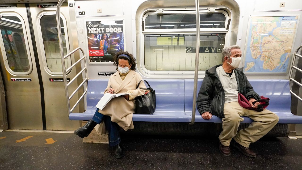 MTA: usuarios incumplen el mandato de uso de mascarilla 