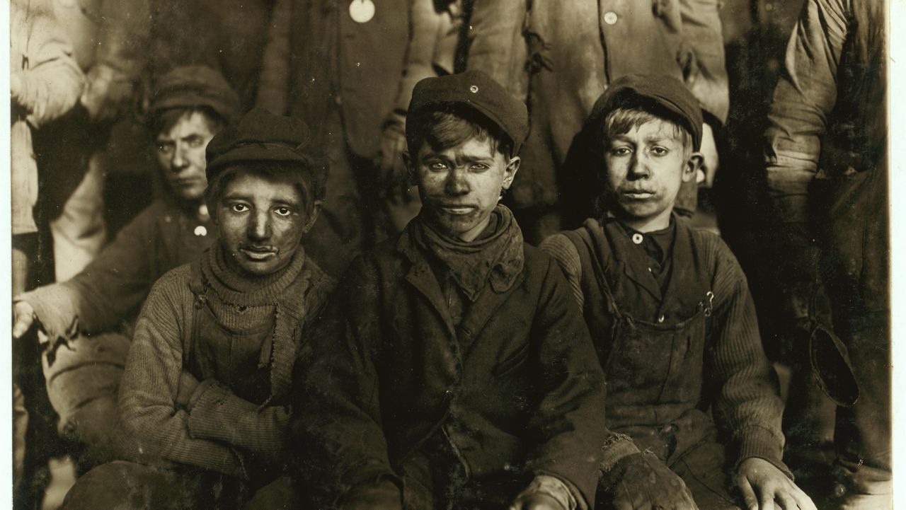 A history of minimum wage laws in America