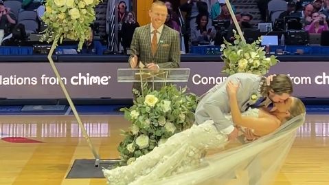 The wedding at center court at the American Airlines Center. (Dallas Mavs Twitter)
