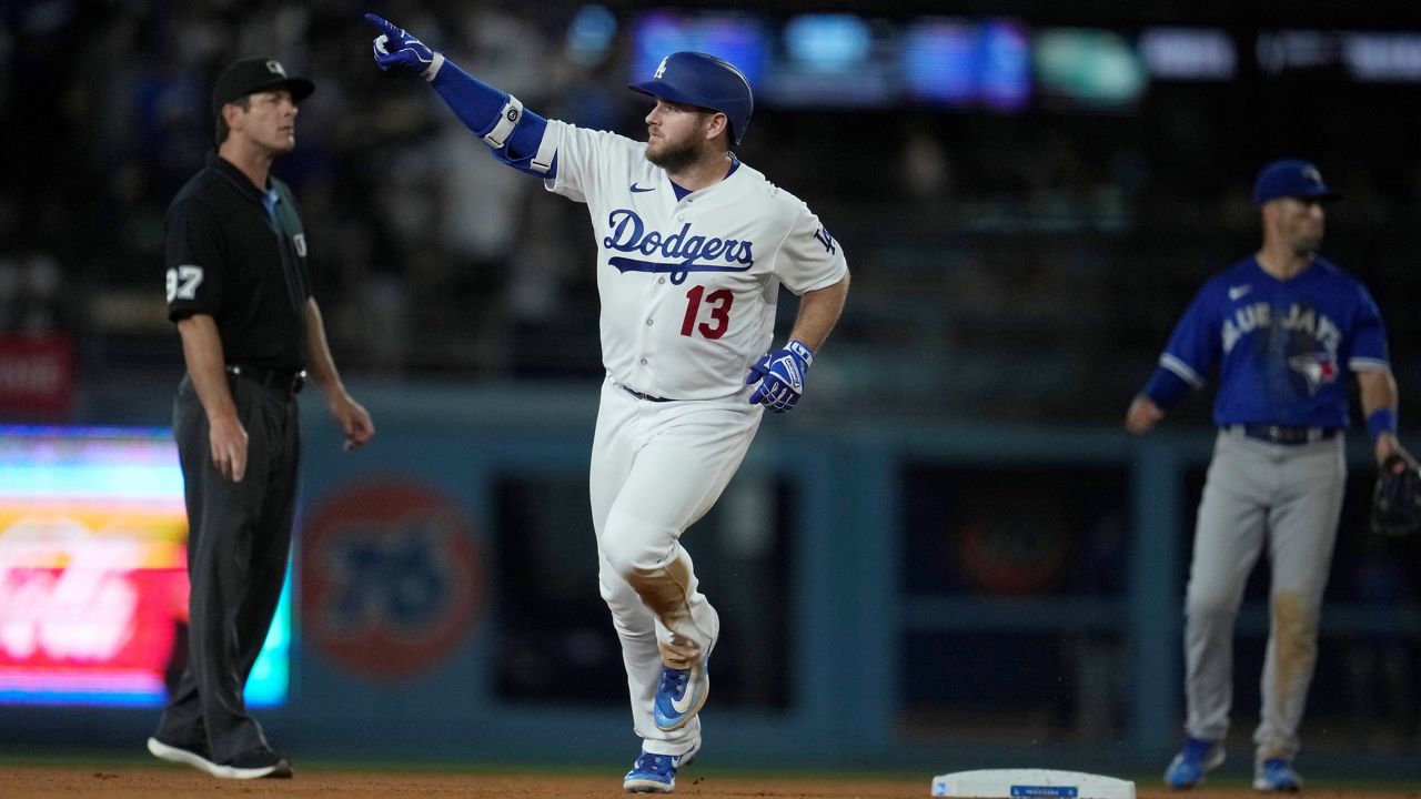 Bo Bichette homers off Clayton Kershaw