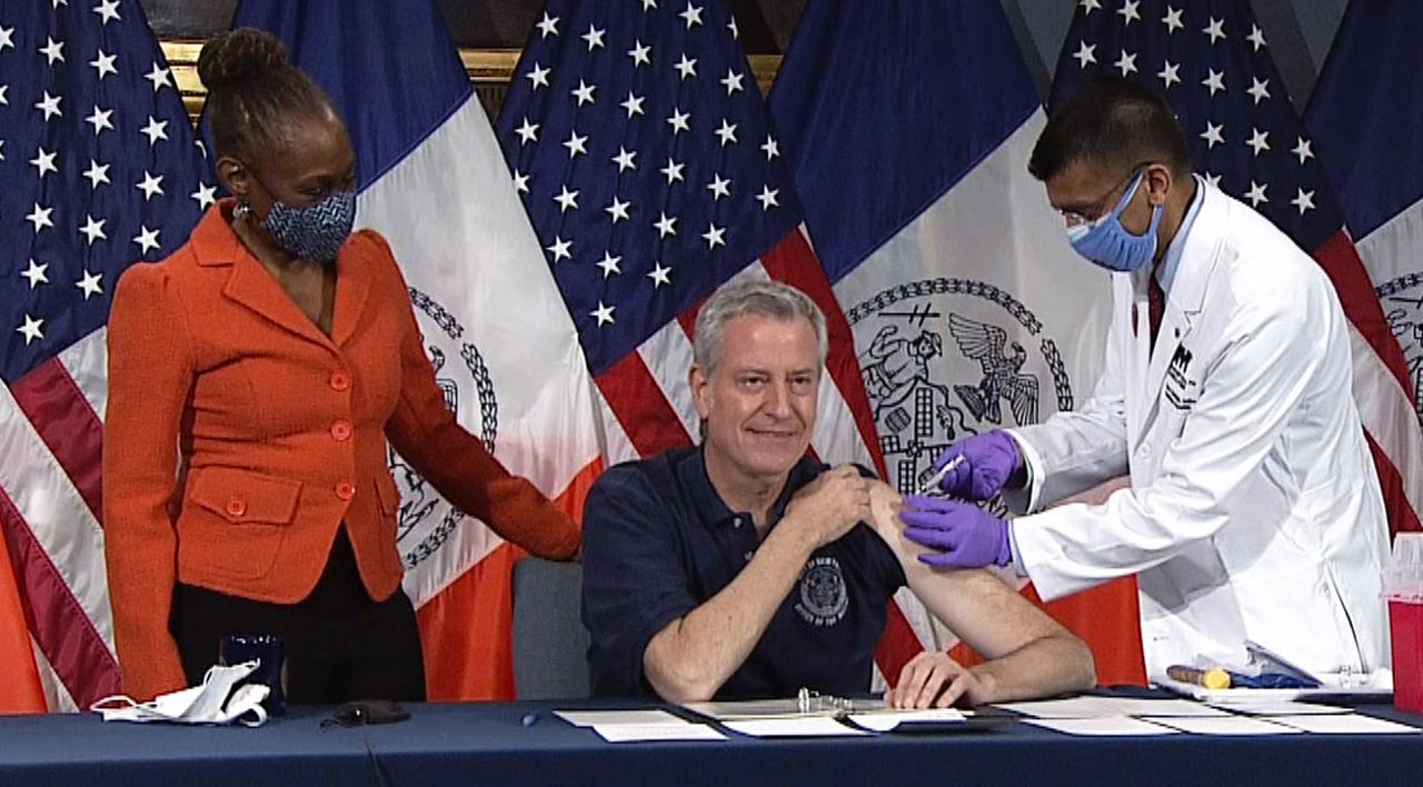 Mayor de Blasio receives the vaccine.