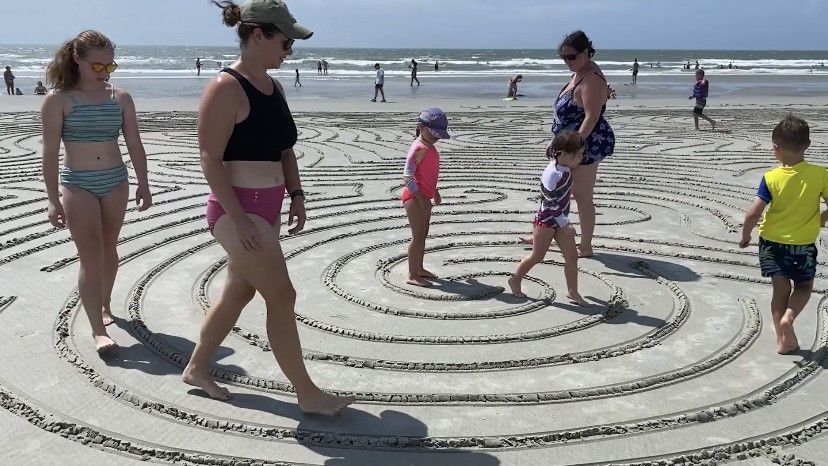 Beachgoers are stumped by Gutknecht's mazes. (Spectrum News 1/Natalie Mooney)