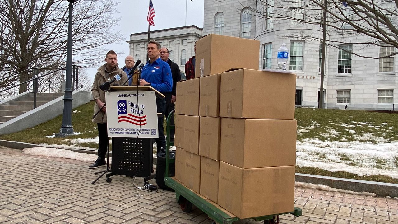 Maine auto repair shops turn in signatures for initiative