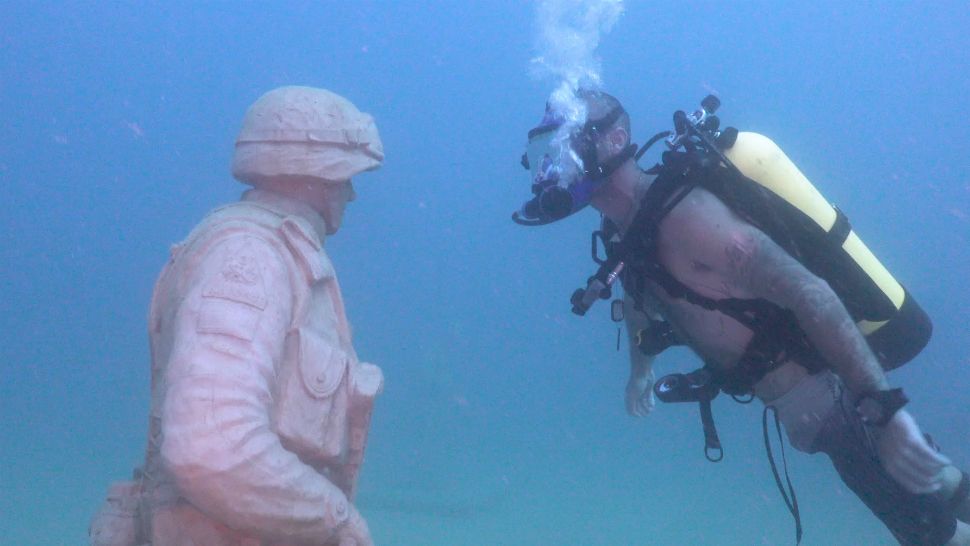 Circle of Heroes Underwater Memorial Honors Veterans