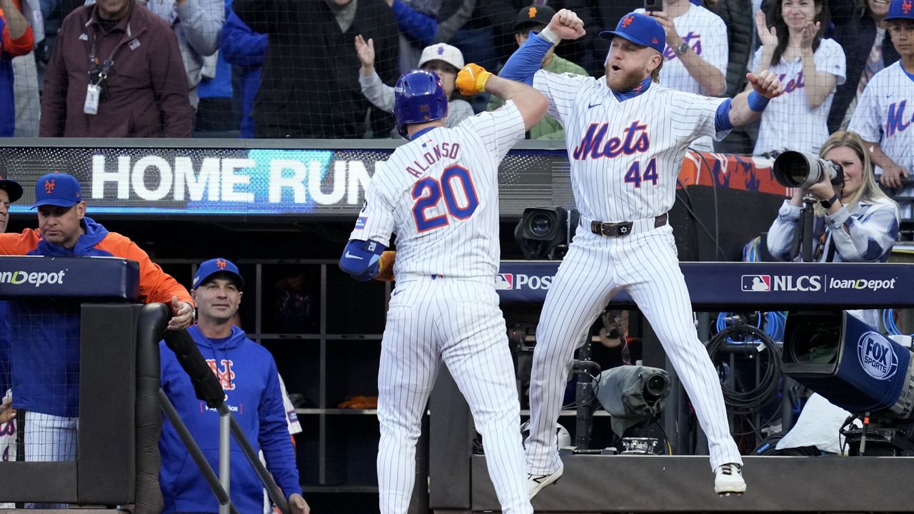 Pete Alonso celebrates a three-run home run