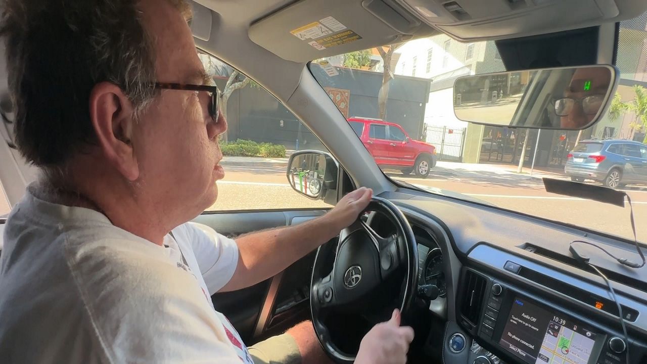 Rideshare driver Michael Garland turns onto First Avenue North. (Spectrum News)
