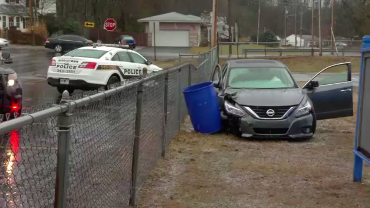 Middletown police pursuit ends in crash