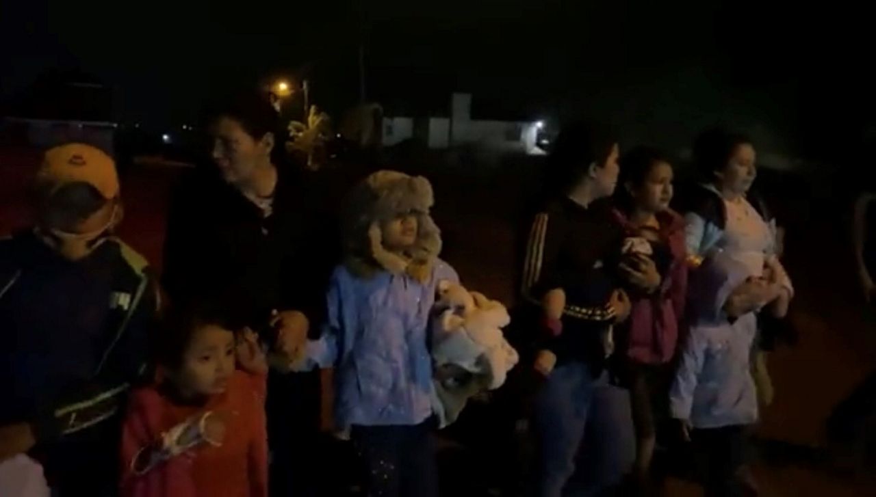 Video Captures 600 Migrants in the Cover of Night