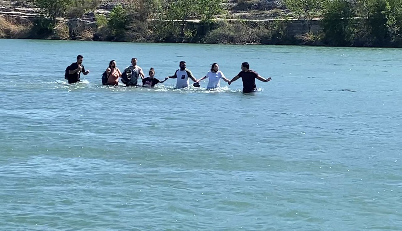 In Del Río, Texas, migrants are walking across the river, but eight have drowned since January says the Val Verde County Sheriff. (Spectrum News 1)