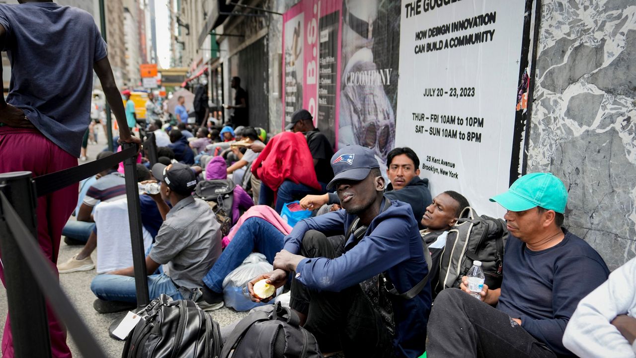 委内瑞拉移民在暂时保护身份公告后仍在等待合法工作许可证