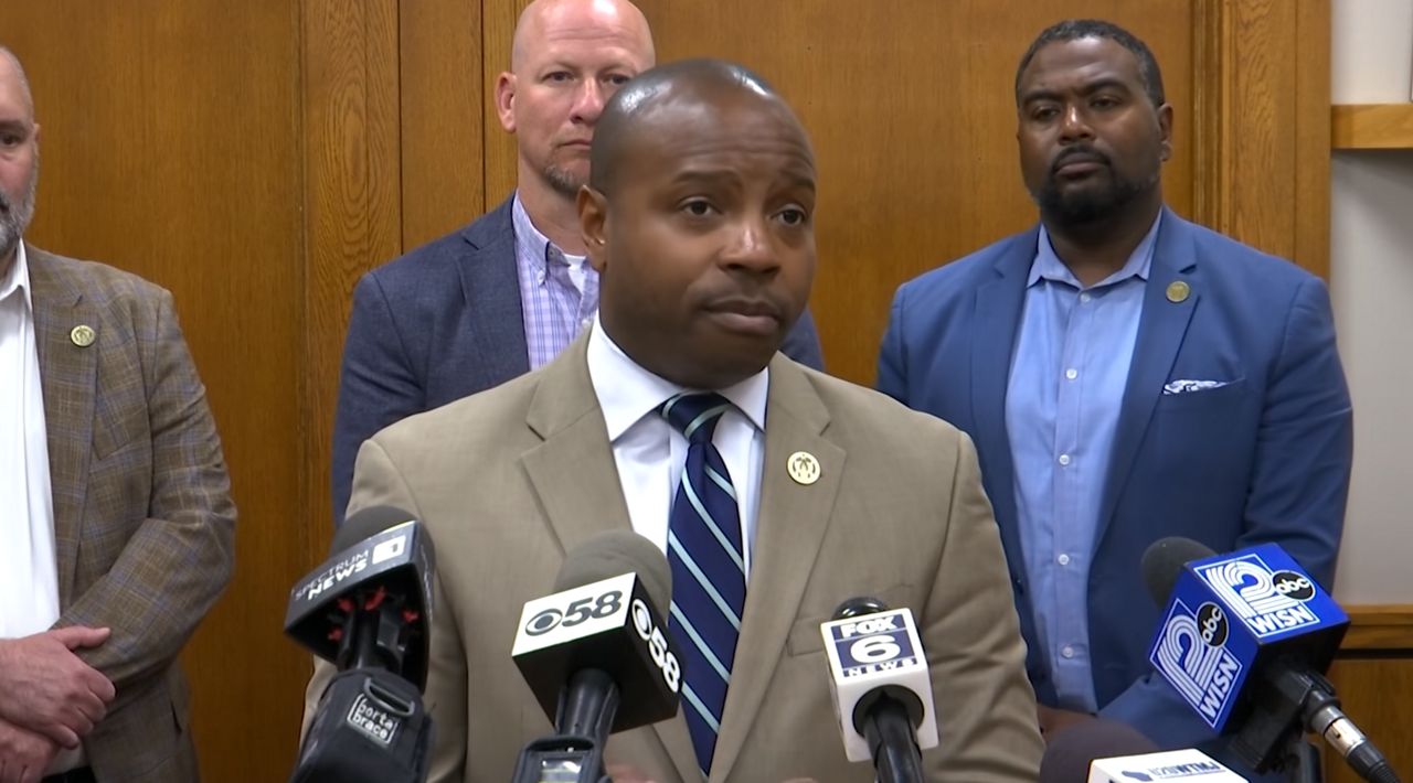Milwaukee mayor not on board with I-794 teardown, favors renovating existing structure