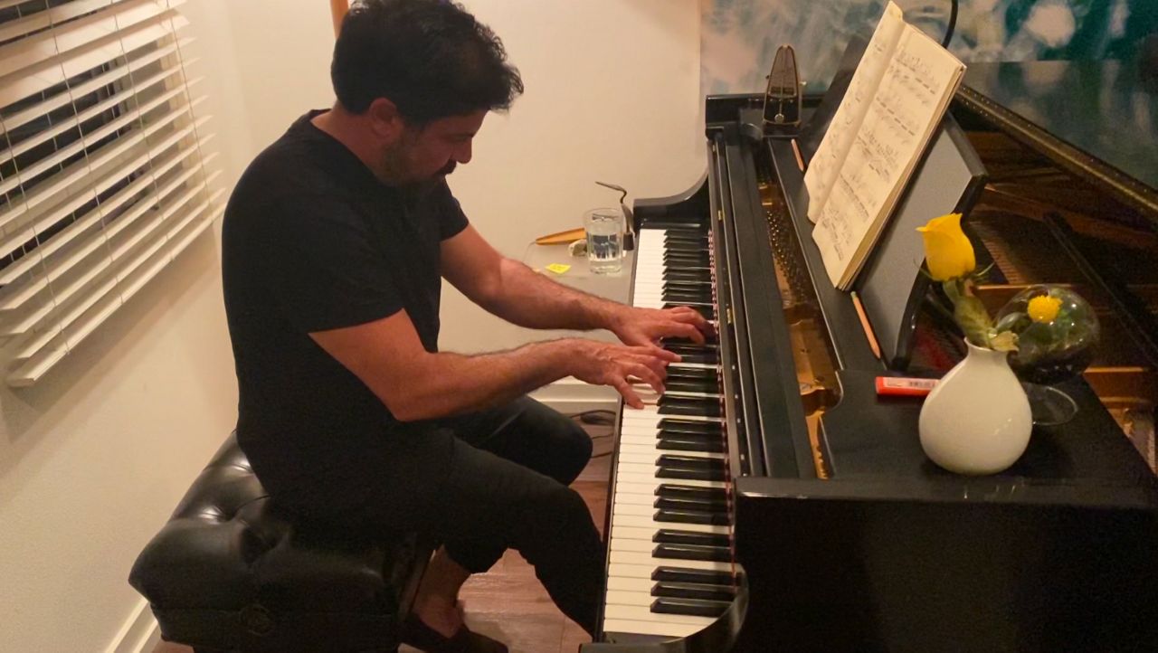 David Newman Brings Movie Music Magic To The Hollywood Bowl - david newman brings movie music magic jurassic park roblox piano auditorium David Newman Brings Movie Music Magic To The Hollywood Bowl - jurassic park roblox piano auditorium