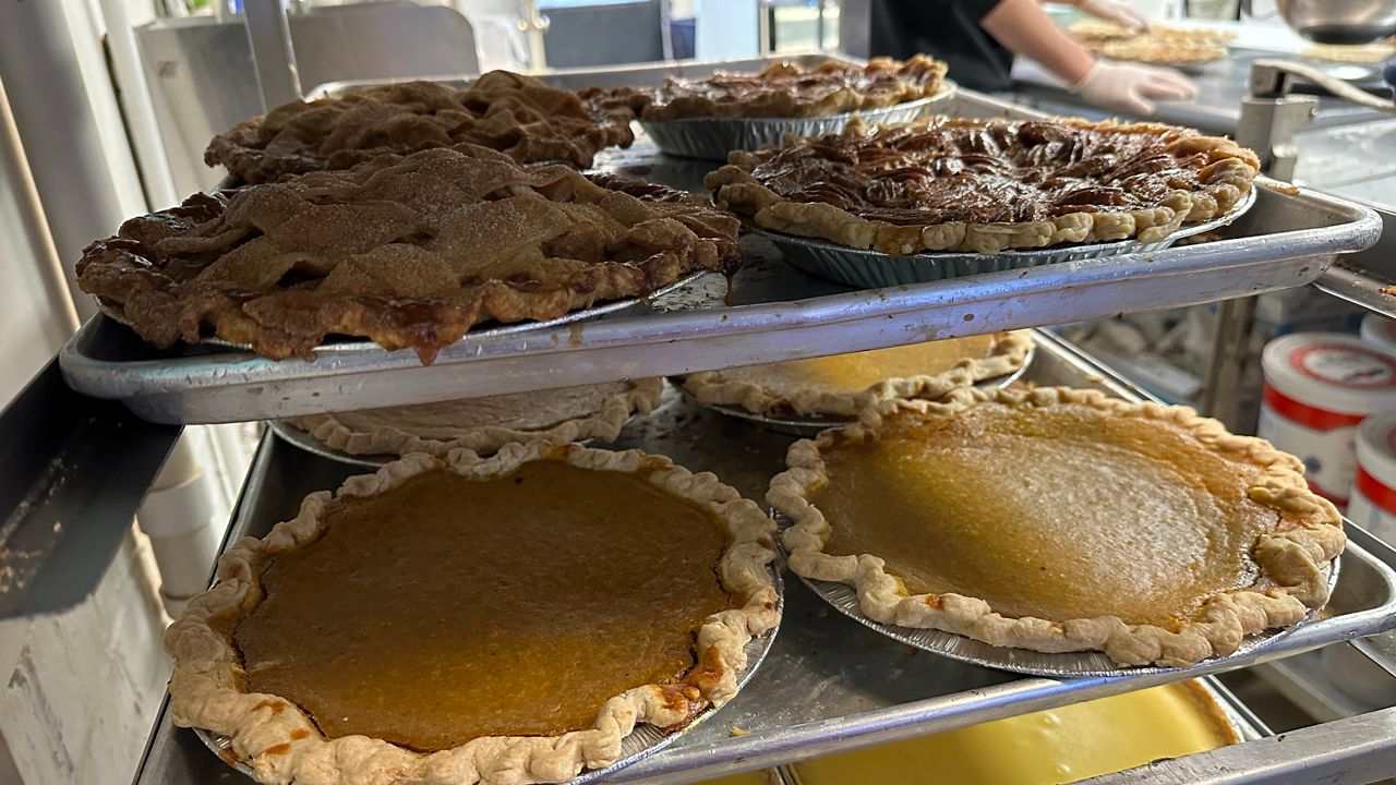 Lexington pie shop sets record on pies sold for Thanksgiving