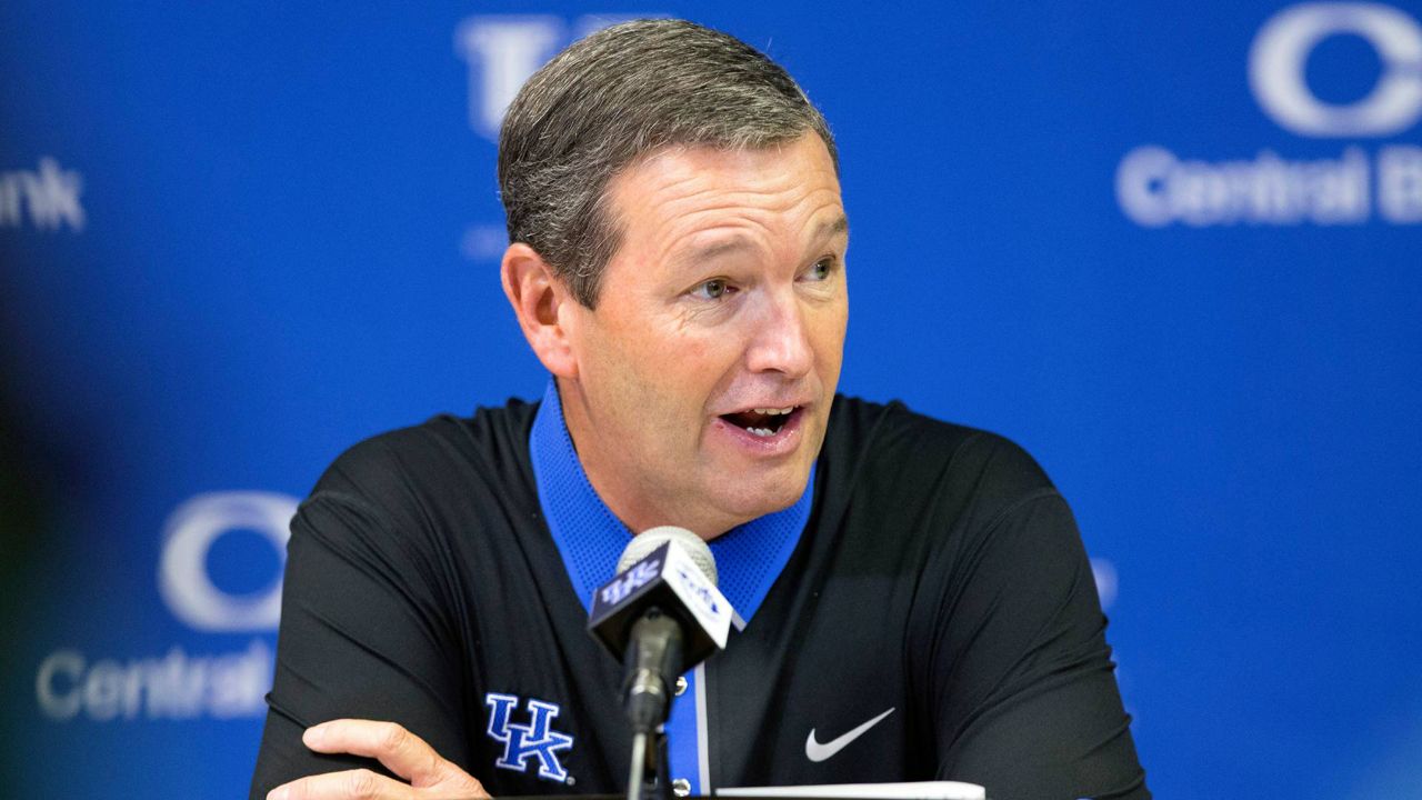 Kentucky AD Barnhart: No comment on suit by former swimmers