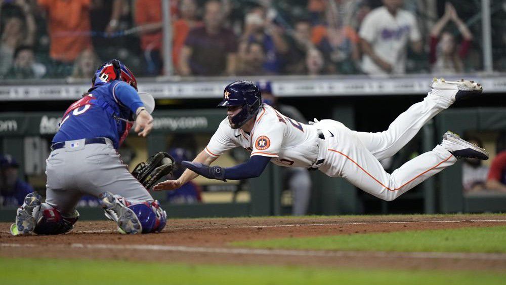 Straw scores on wild pitch in 11th, Astros beat Rangers 4-3