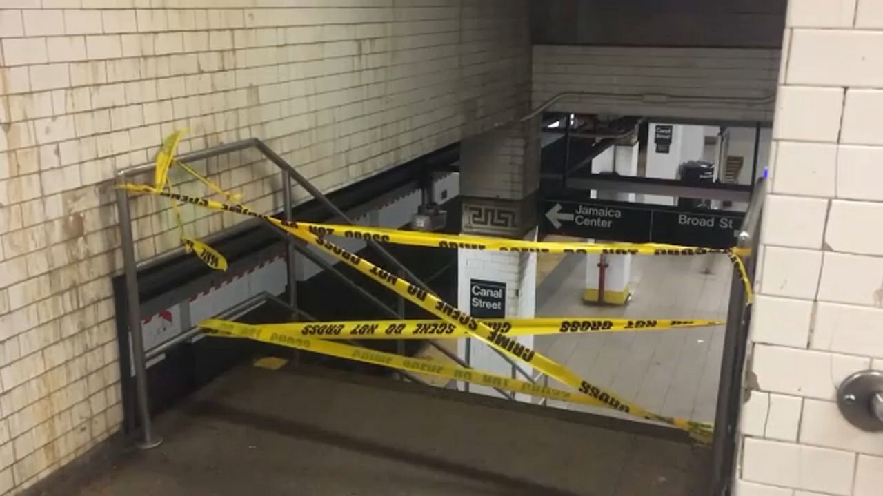 Man struck and killed by train in Manhattan