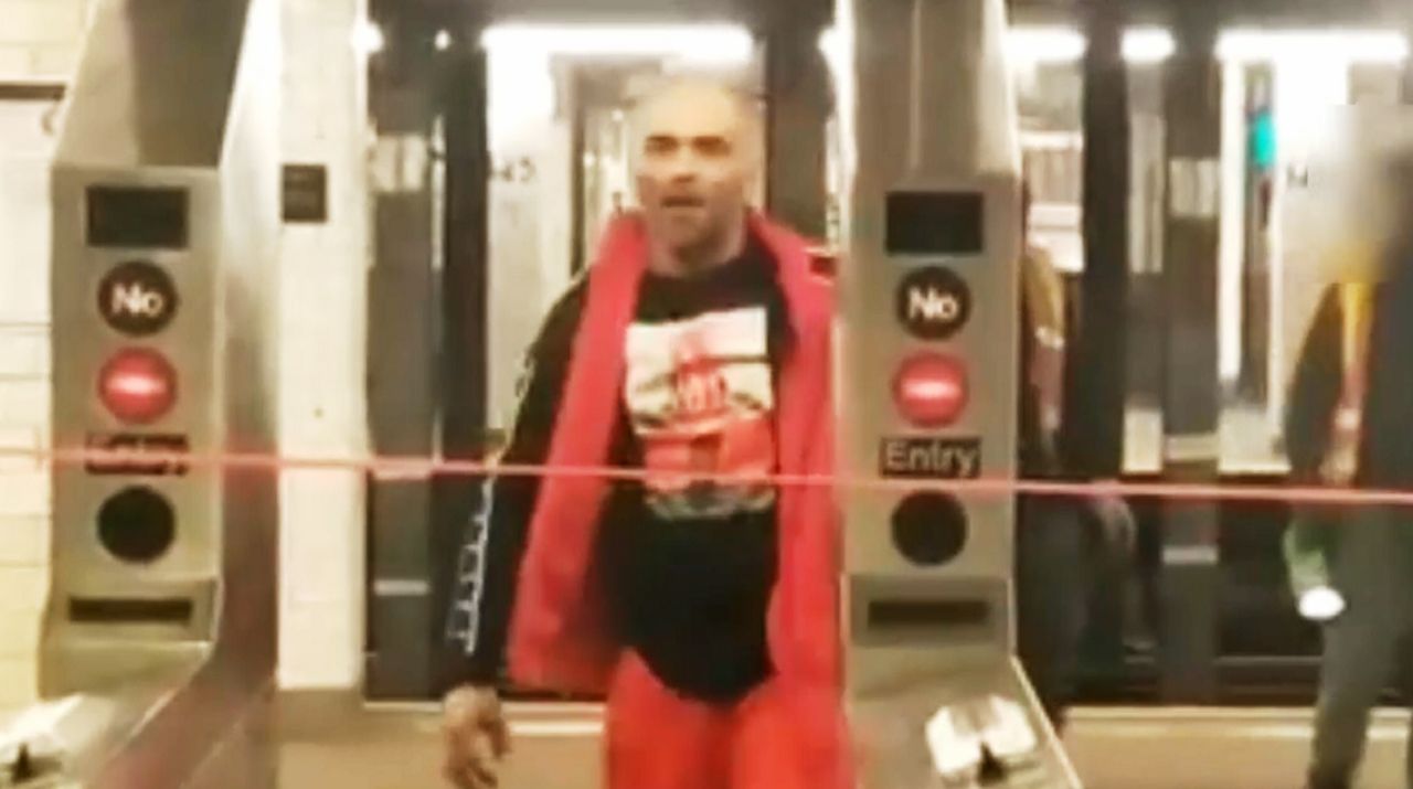 MTA Worker Attacked in Manhattan Subway Station