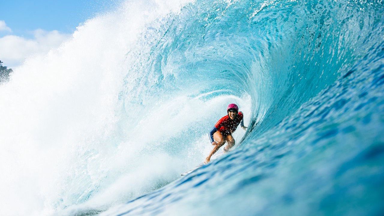 Moana Jones Wong at the Pipeline Pro. (Photo courtesy of World Surf League/Brian Bielmann)