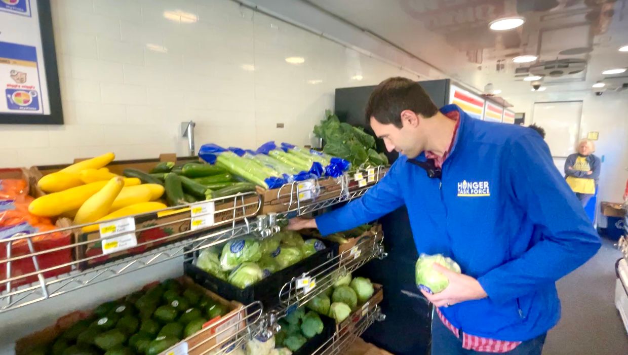 Mobile Market tackles food deserts in Milwaukee County