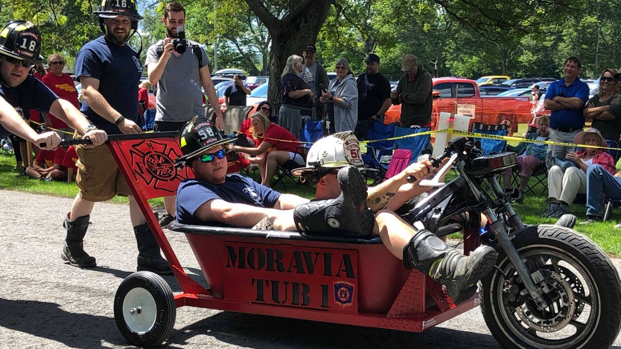 Bathtub Races Return to Moravia