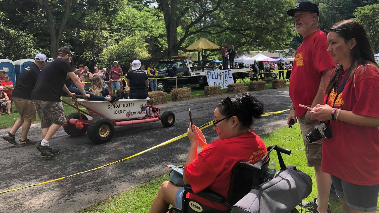 Bathtub Races Return to Moravia