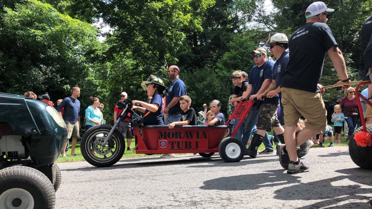 Bathtub Races Return to Moravia