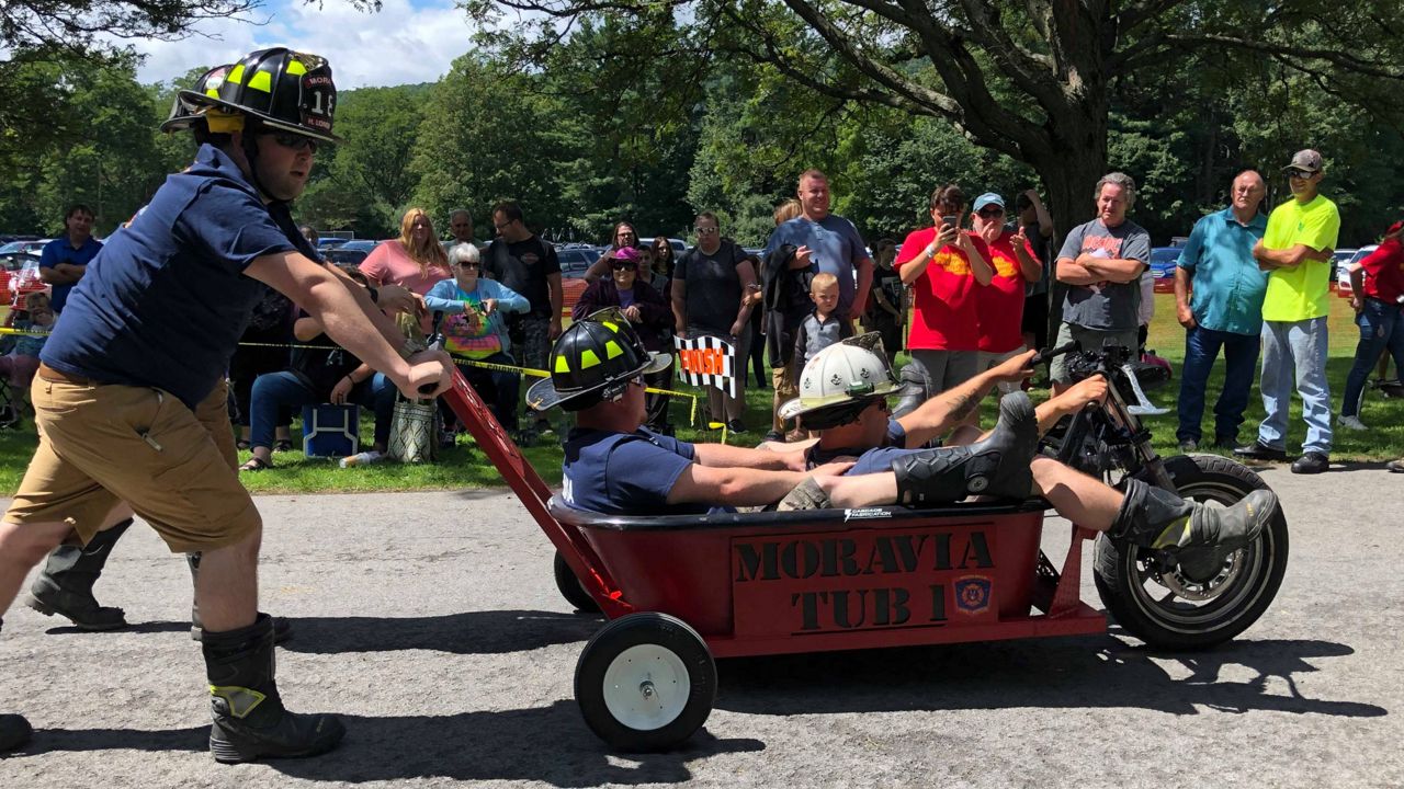 Bathtub Races Return to Moravia