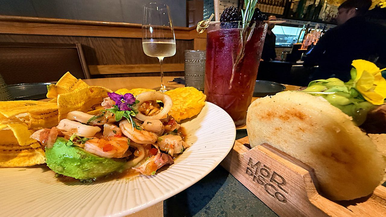 Image for Mordisco's features  Vuelve a La Vida and Arepa de Carne en Vara