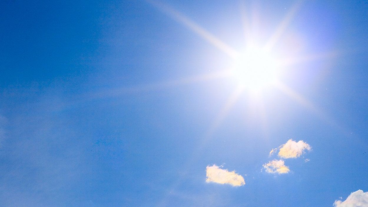 Ясное солнечное небо. Безоблачного дня. Солнечное небо фон на аватар. Сухая Солнечная погода фон. +20 Солнечно.