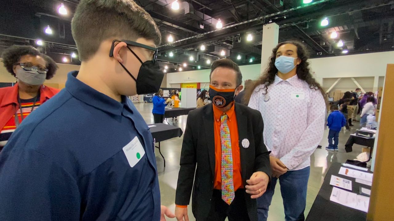 Milwaukee students test scientific method at STEM fair