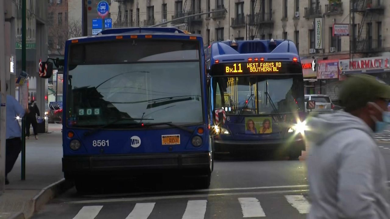 MTA pondrá en marcha programa de cinco líneas de bus gratis