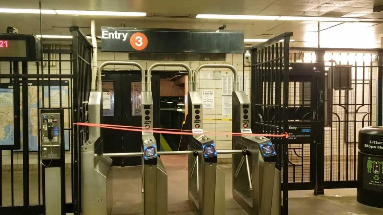 MTA employee beaten inside subway in Manhattan