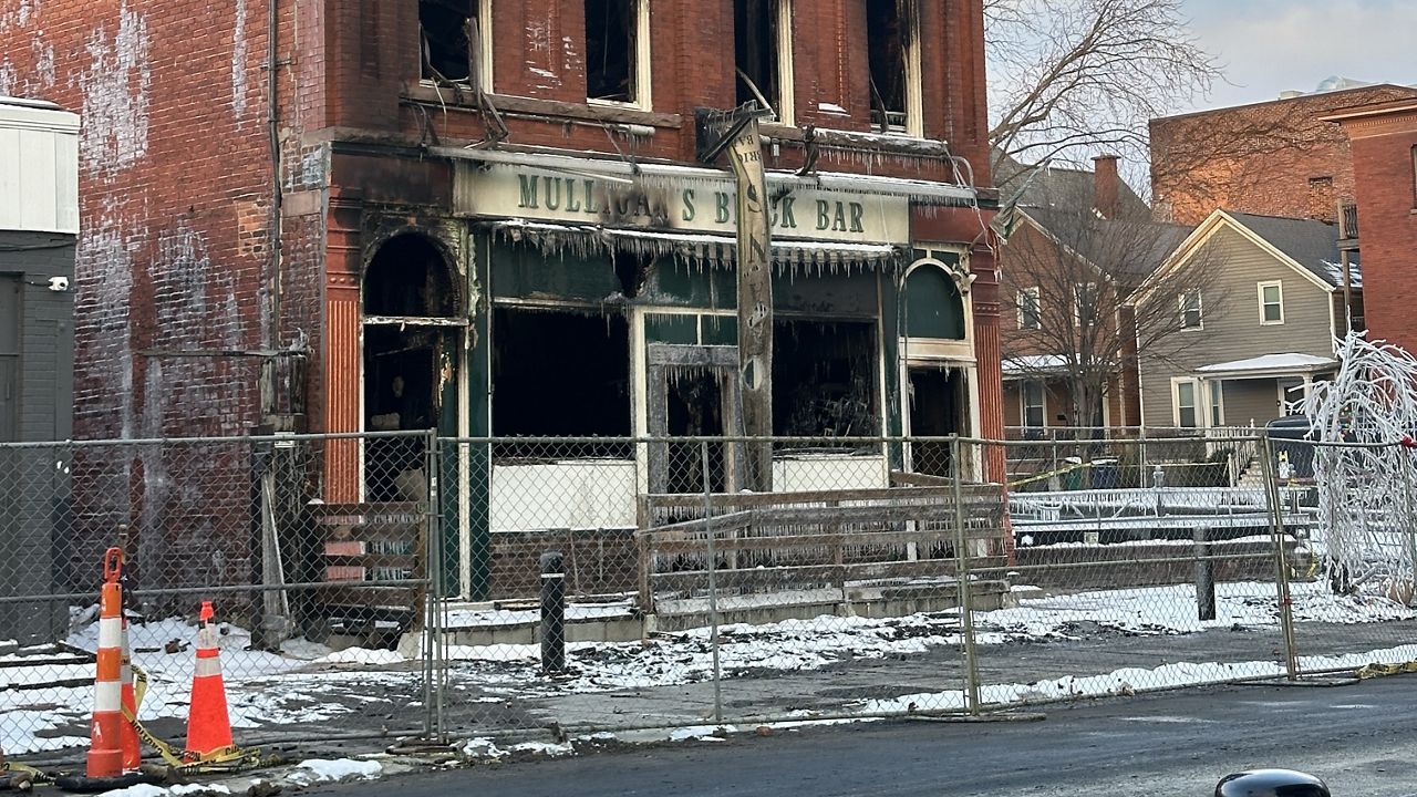 The front of what is left of Mulligan's Brick Bar. (Spectrum News 1/Corey Pomeroy Photo)