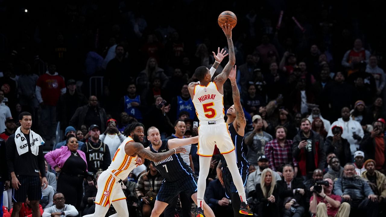 Hawks hit 17-footer at buzzer to beat Magic, 106-104