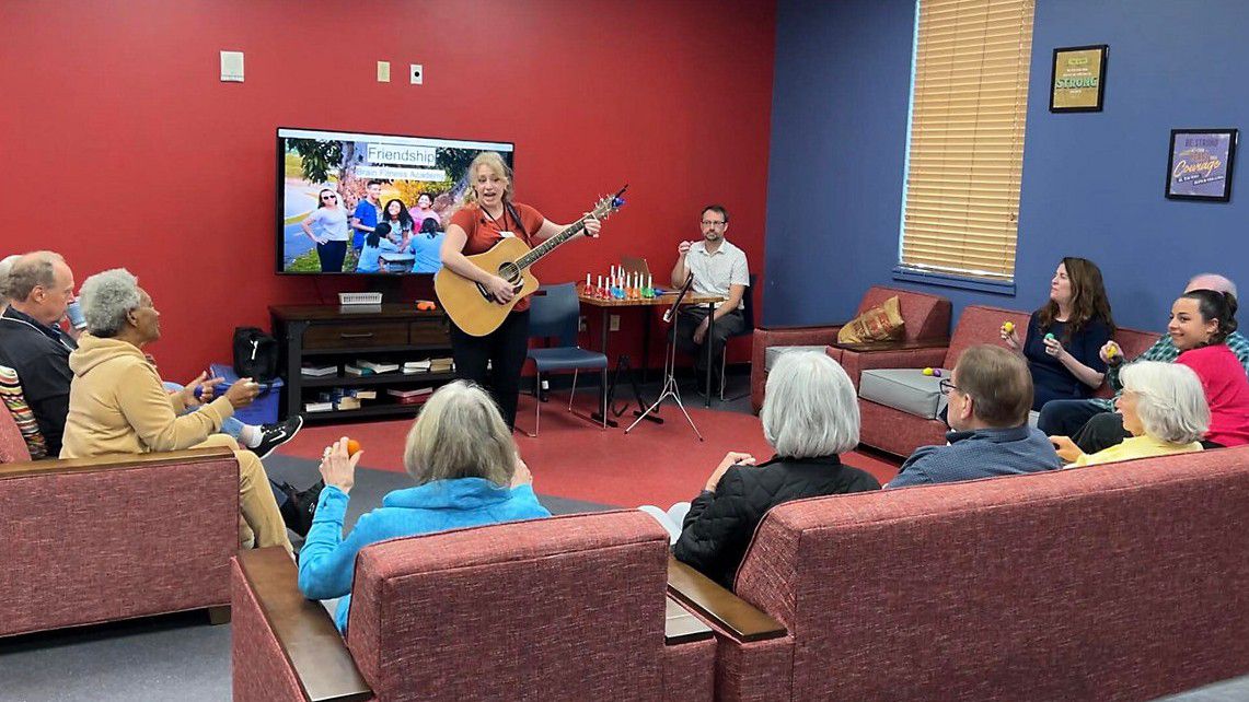Ashley Lewis with Central Florida Community Arts leads a music therapy session at First United Methodist Church of Winter Park. (Spectrum News/Greg Angel)