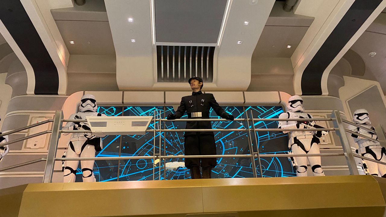 Star Wars characters appear on the balcony in the atrium of Star Wars: Galactic Starcruiser. (Spectrum News/Ashley Carter)