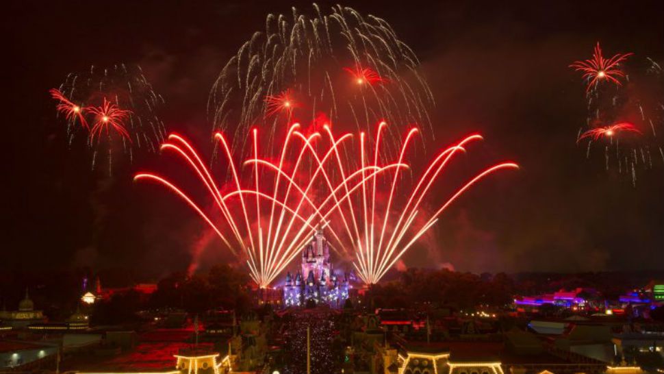 Fireworks show Disney's Celebrate America! A Fourth of July Concert in the Sky over Magic Kingdom. (Disney/David Roark)