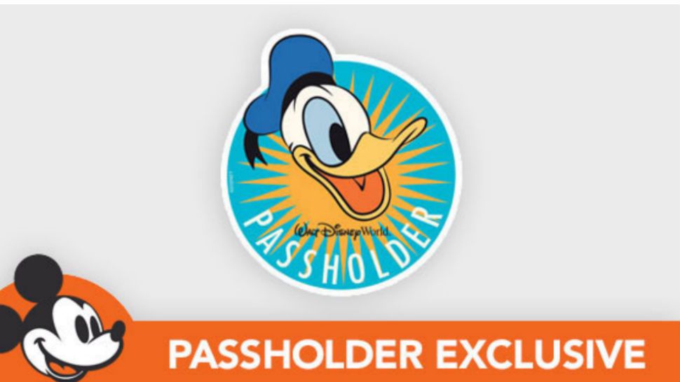 Donald Duck passholder magnet. (Disney)
