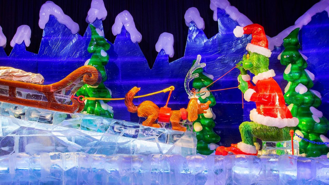 The Grinch and his dog Max will be featured in this year's ICE! exhibit at Gaylord Palms Resort. (Photo: Gaylord Hotels)