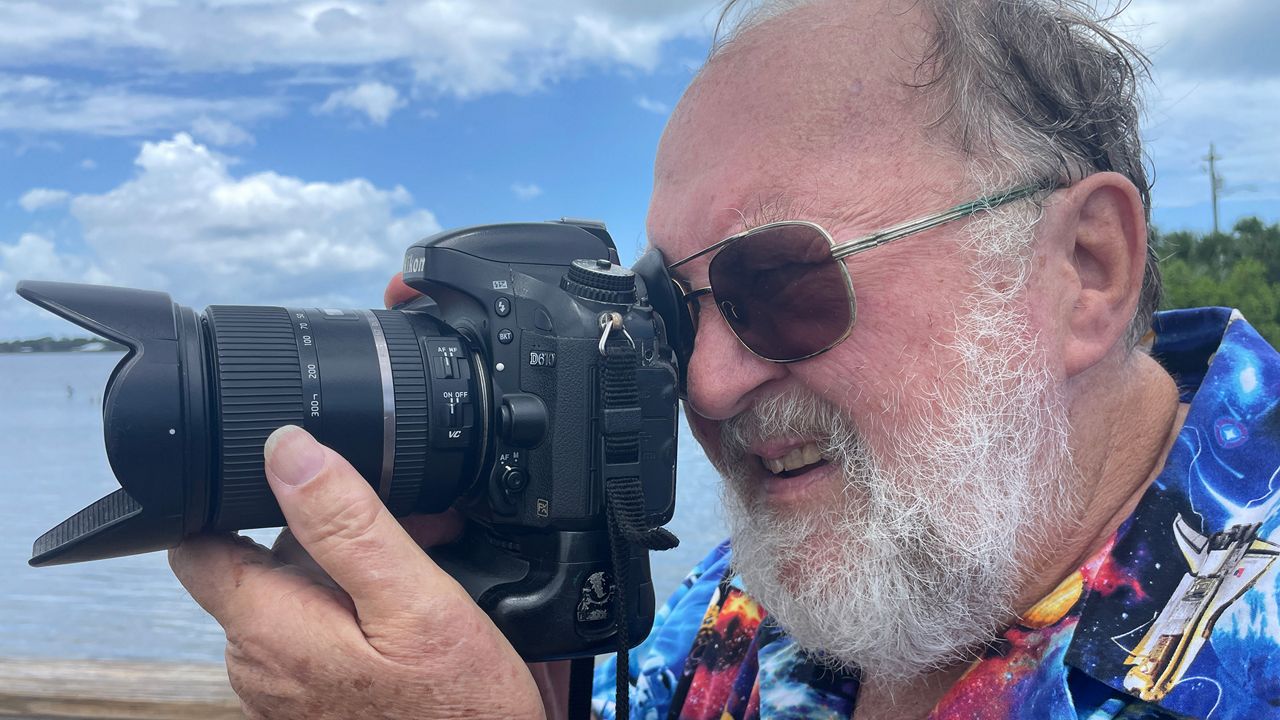 Veteran photographer remembers covering moon mission