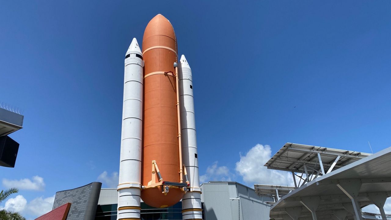 building space shuttle atlantis exhibit