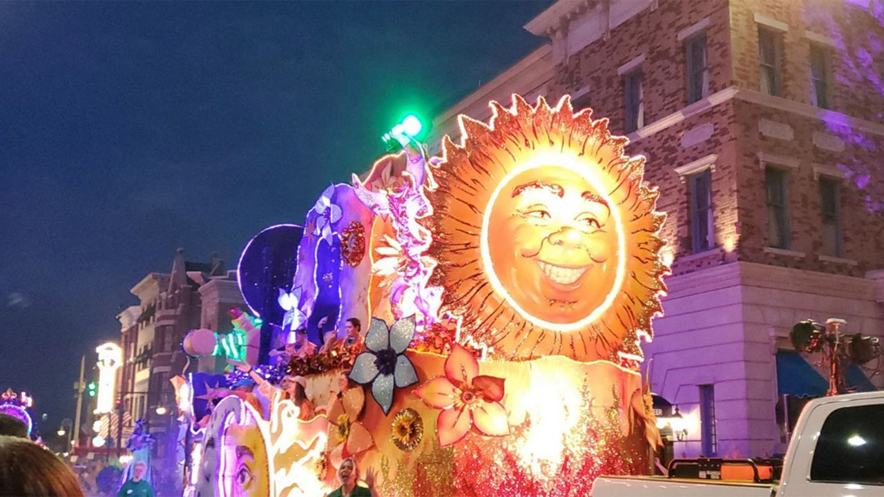 The sun-themed float during Universal's Mardi Gras parade. (Spectrum News/Ashley Carter)