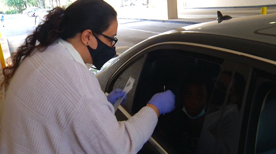 Nadia Elhoussami takes a sample for a COVID-19 test at Kanan Medical's Altamonte Springs location. (Spectrum News 13/Ruben Almeida)