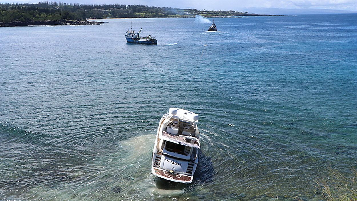 yacht crash in maui