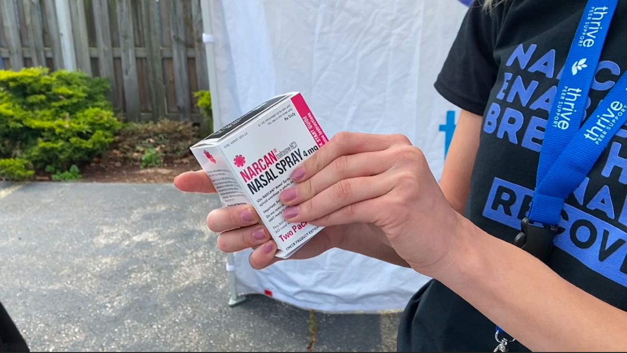 thrive peer support gives out Narcan