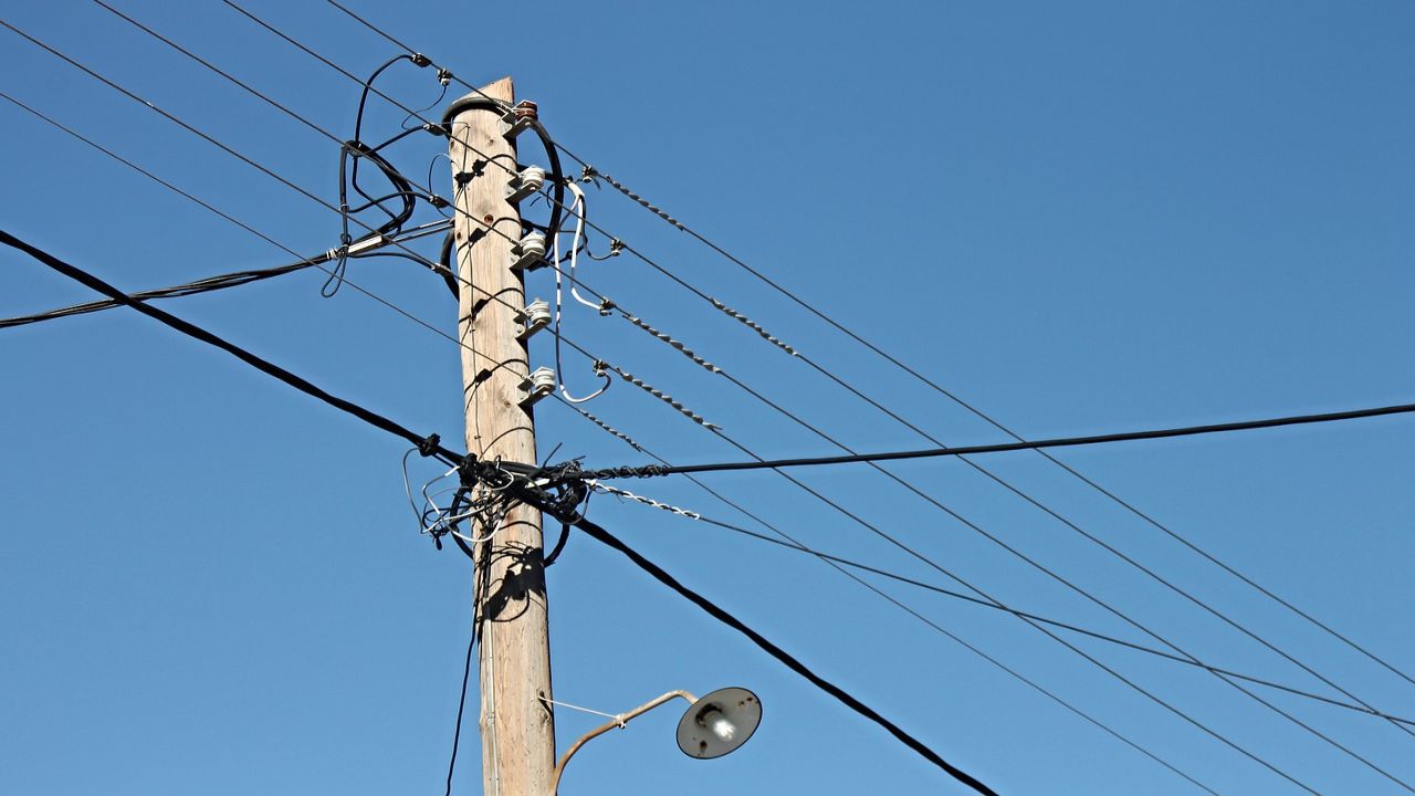 Generic photo of power lines (Spectrum News/File)