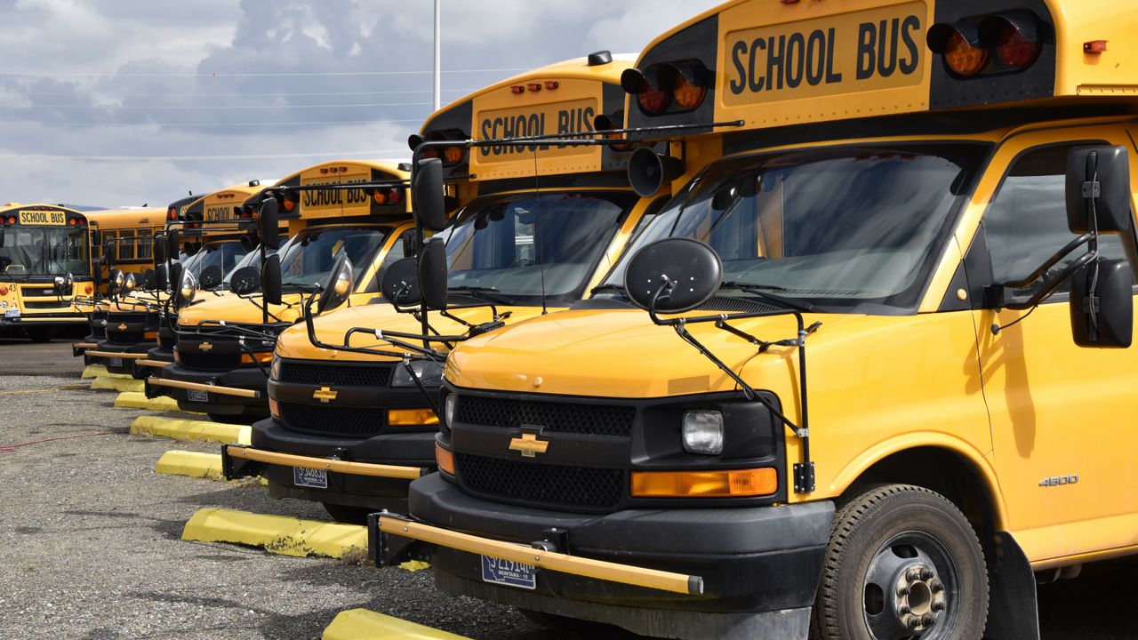 Sekolah dapat menggunakan dana bantuan untuk mengatasi kekurangan sopir bus